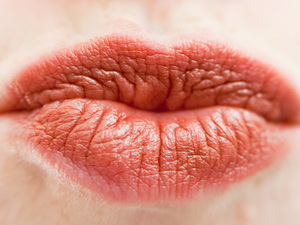 kiss_lips_fi.jpg