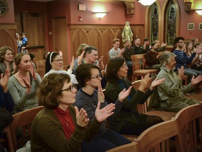 American Sign Language Community Gathers Together in Prayer 